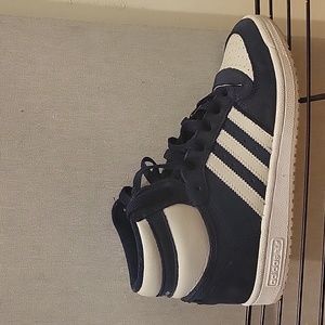 Size 6 Addidas Top Ten Navy and white